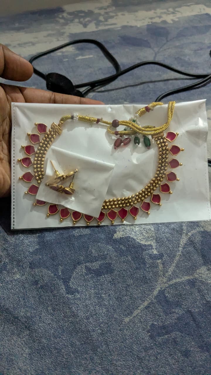 Classic Necklace Set - UJ25C028
