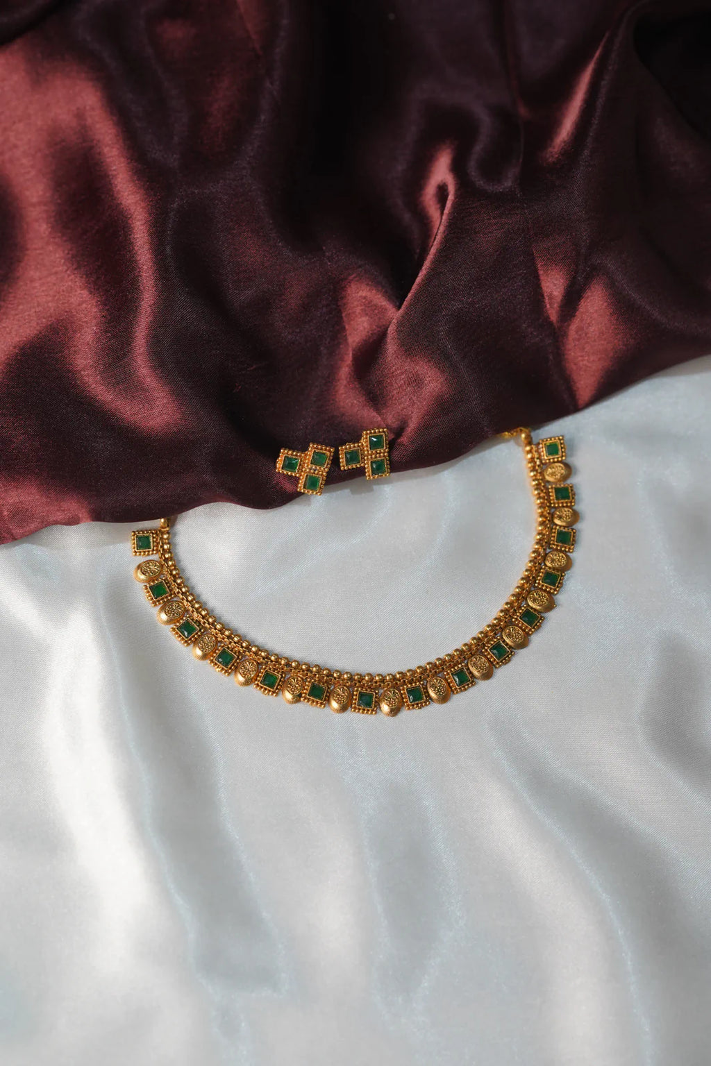Antique Green Stone Necklace Set - UJ1039