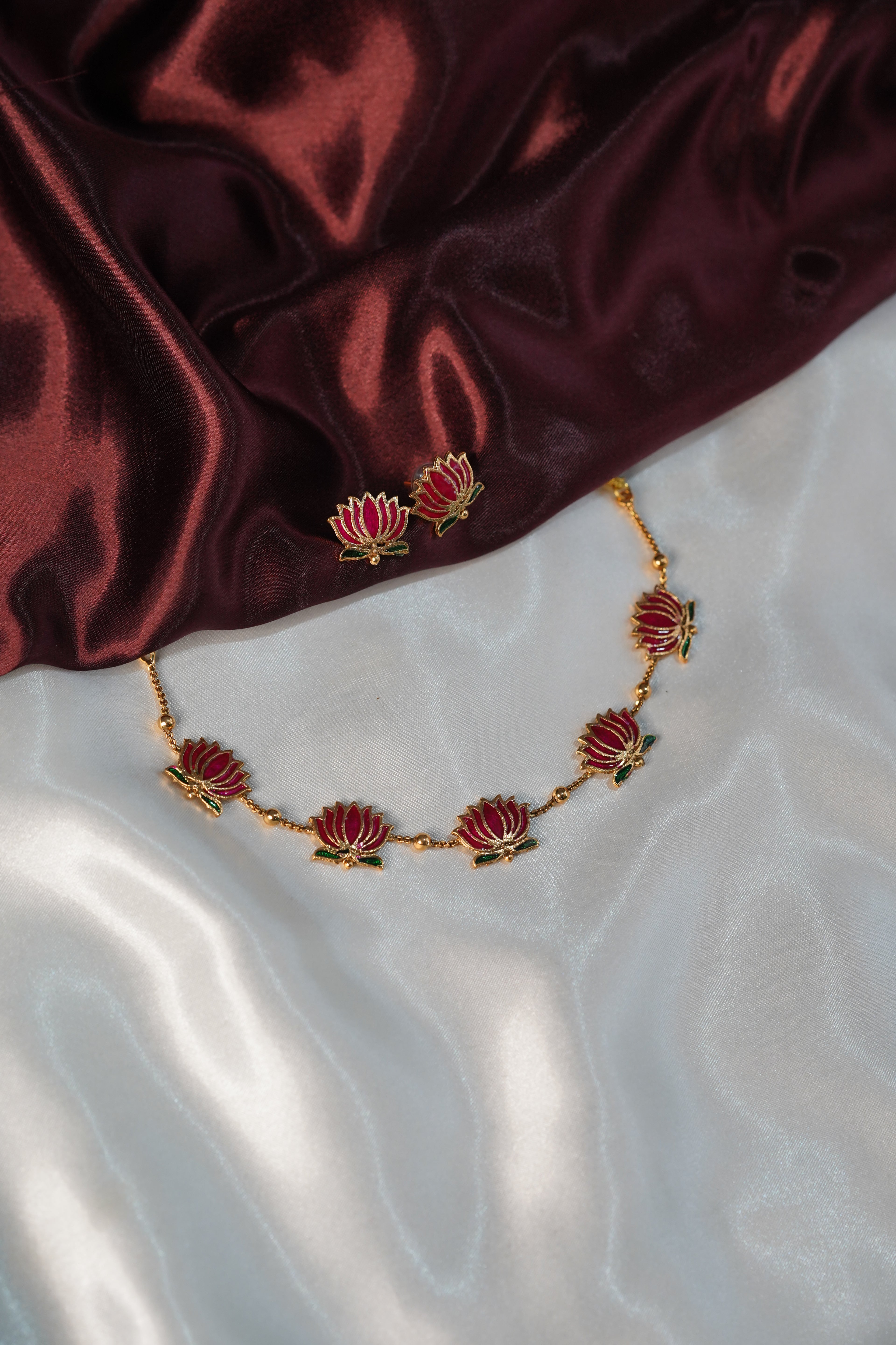 Antique Lotus Necklace - UJ25C023